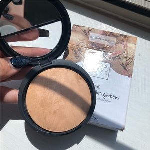 Laura Geller Powder Foundation